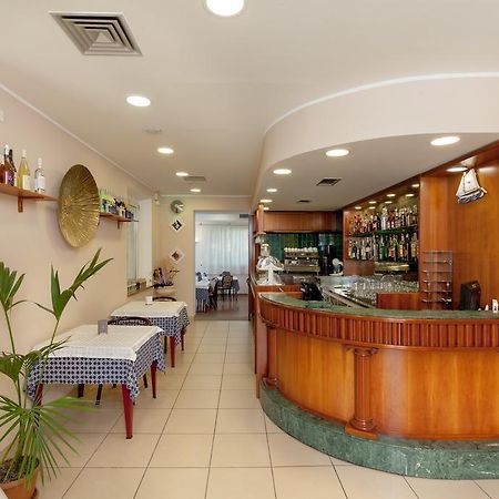 Hotel Chiar Di Luna Senigallia Exteriör bild