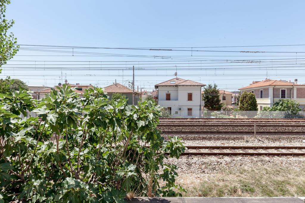 Hotel Chiar Di Luna Senigallia Exteriör bild