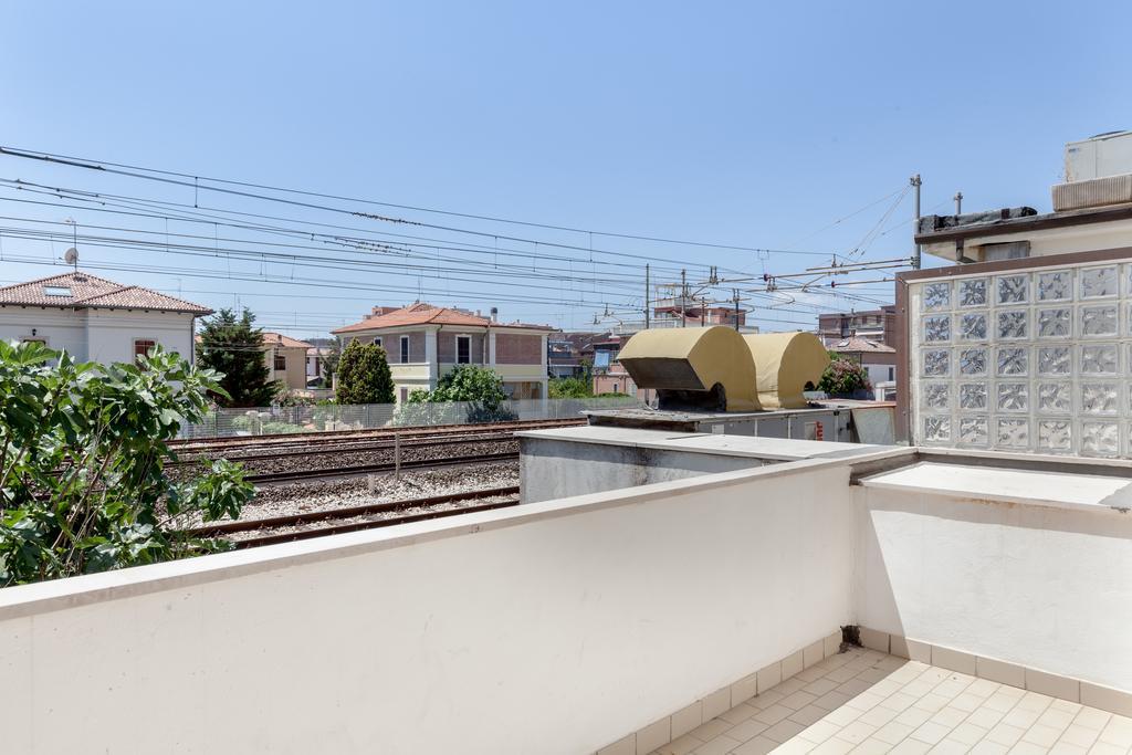 Hotel Chiar Di Luna Senigallia Exteriör bild
