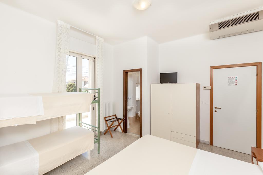 Hotel Chiar Di Luna Senigallia Exteriör bild