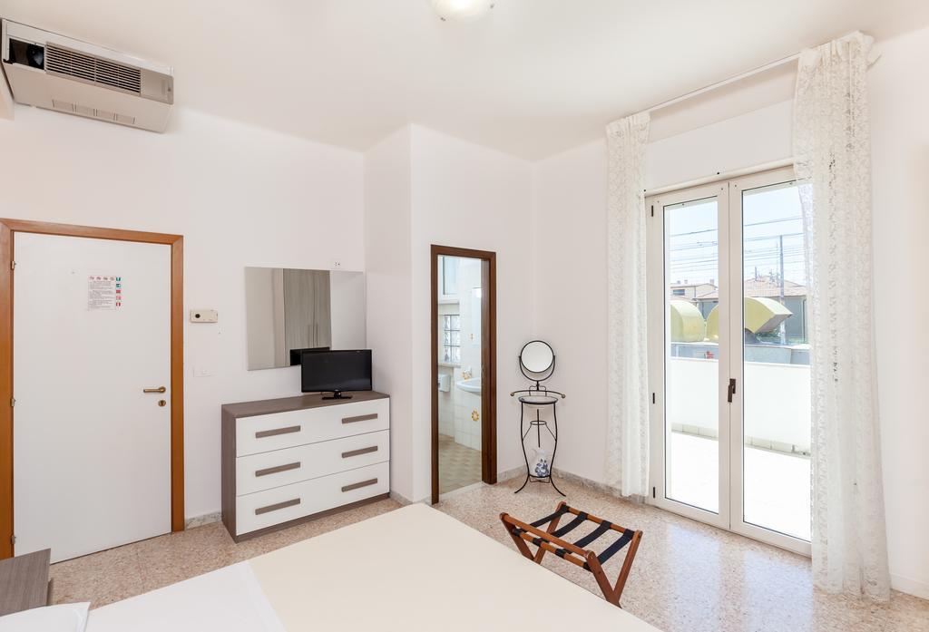 Hotel Chiar Di Luna Senigallia Rum bild