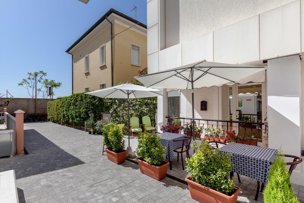 Hotel Chiar Di Luna Senigallia Exteriör bild