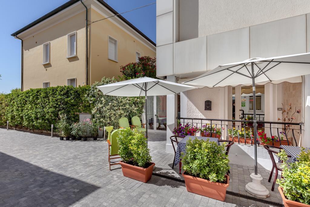 Hotel Chiar Di Luna Senigallia Exteriör bild