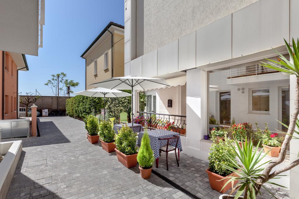 Hotel Chiar Di Luna Senigallia Exteriör bild