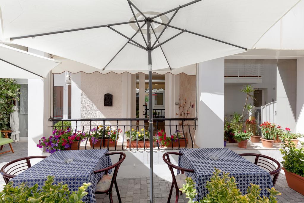 Hotel Chiar Di Luna Senigallia Exteriör bild