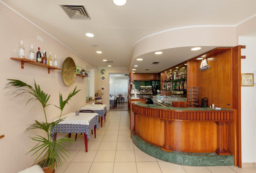Hotel Chiar Di Luna Senigallia Exteriör bild