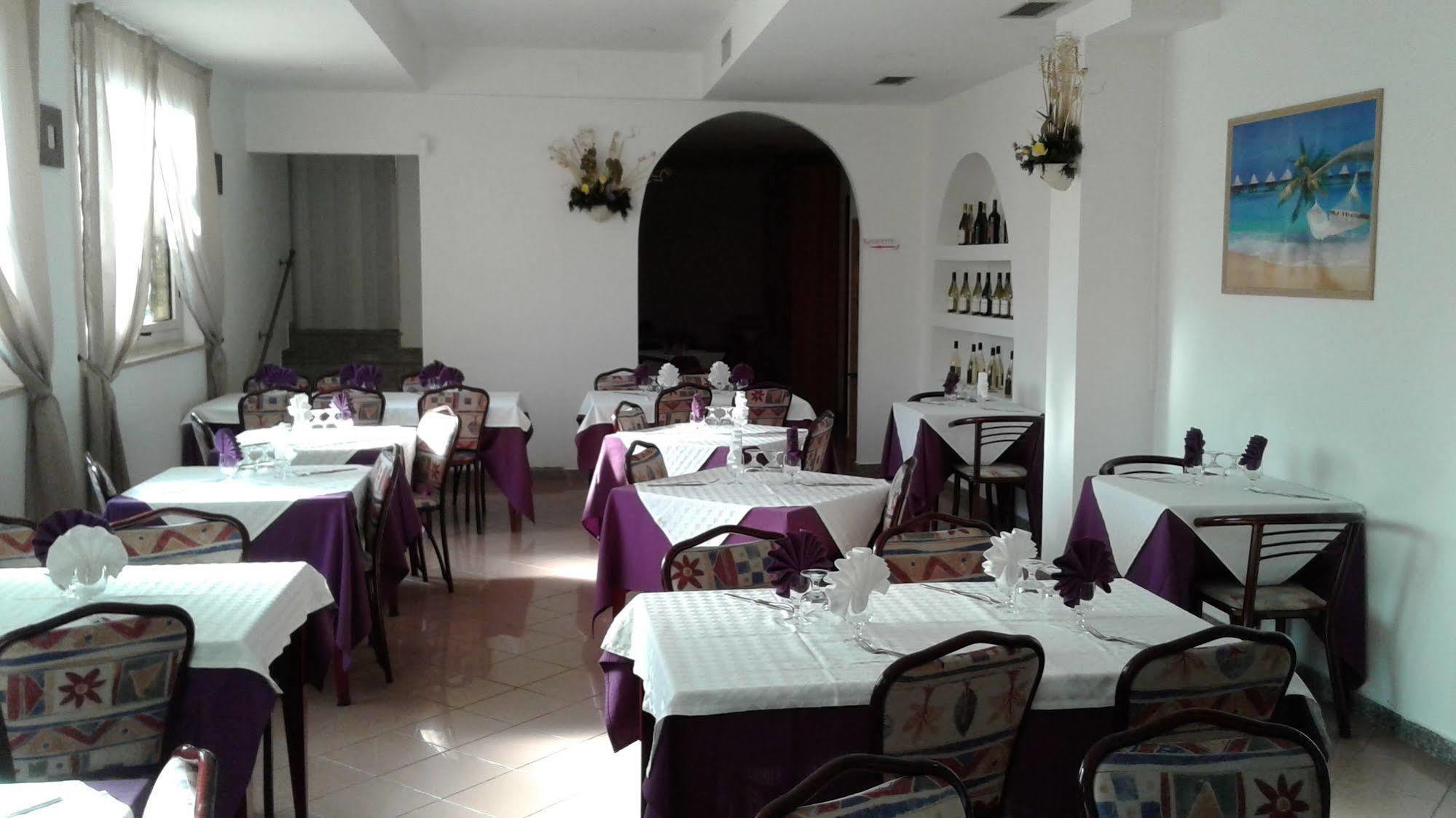 Hotel Chiar Di Luna Senigallia Exteriör bild