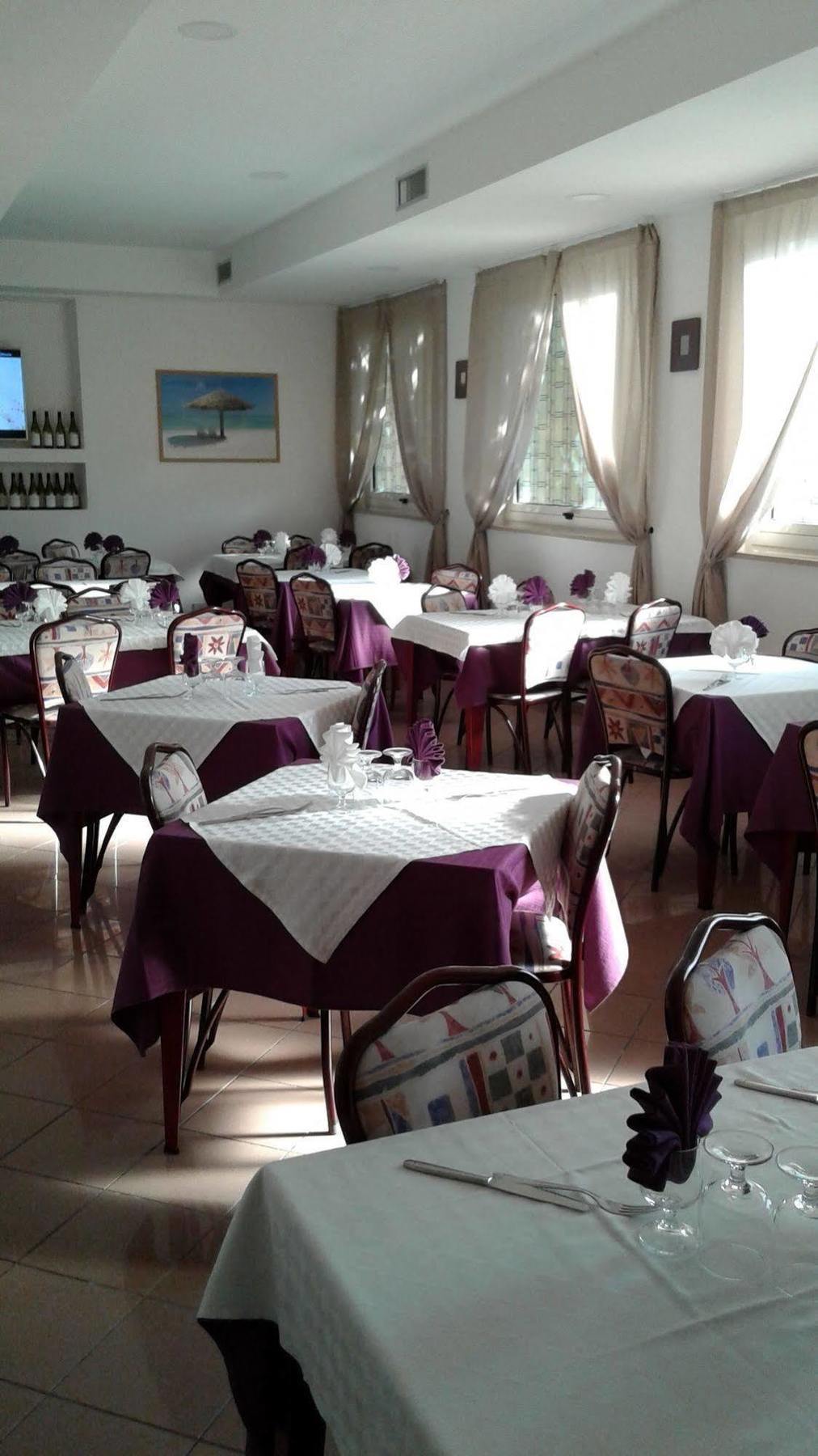 Hotel Chiar Di Luna Senigallia Exteriör bild