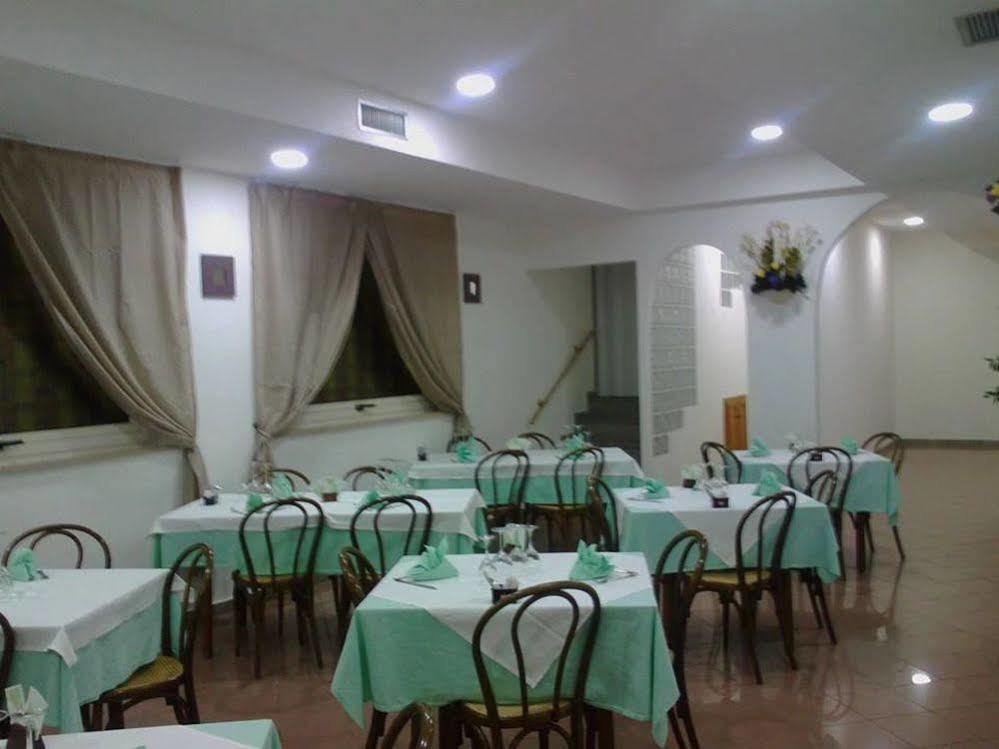 Hotel Chiar Di Luna Senigallia Exteriör bild