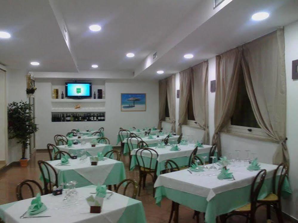 Hotel Chiar Di Luna Senigallia Exteriör bild