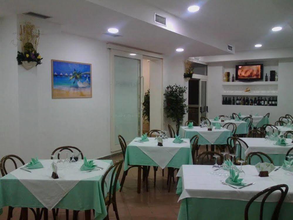 Hotel Chiar Di Luna Senigallia Exteriör bild